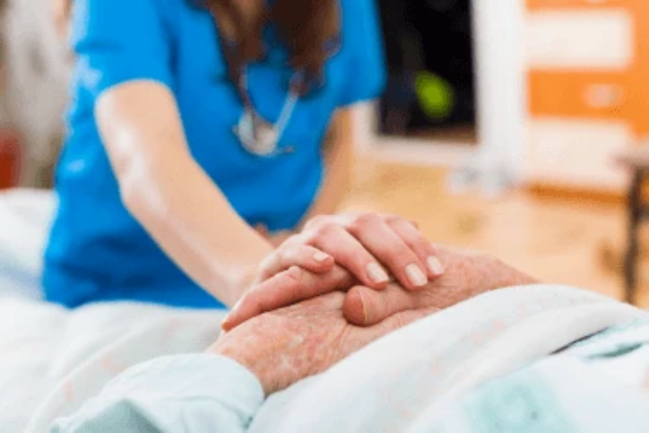 Ngôn ngữ cơ thể của điều dưỡng nói gì với bệnh nhân
